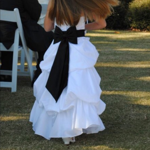 💐Flower Girl Dress with Sash 💐 - Picture 1 of 8